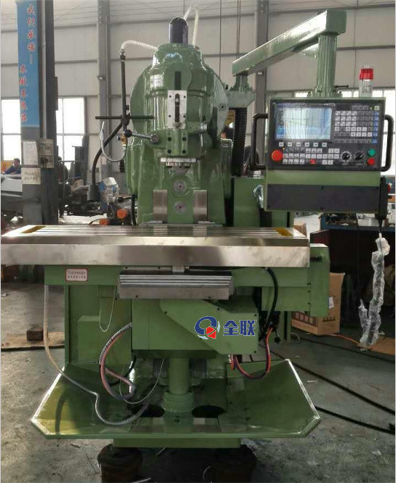 XK5040立式(shi)升降台(tai)數控銑(xǐ)床 XK5040立式(shi)升降台(tái)數控銑(xi)床