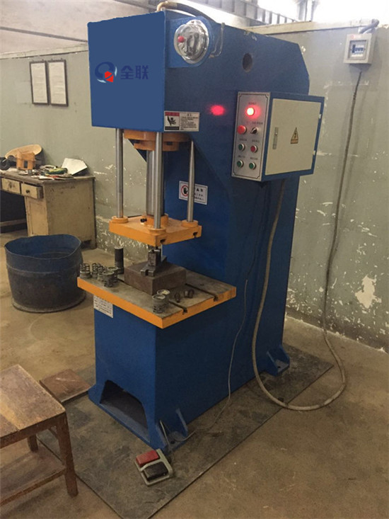 單柱(zhù)液壓機(ji) 單(dan)柱液壓(yā)機