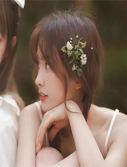 探索《残酷的夏日》的奥秘精彩绝伦的：隐藏细节与深层意义